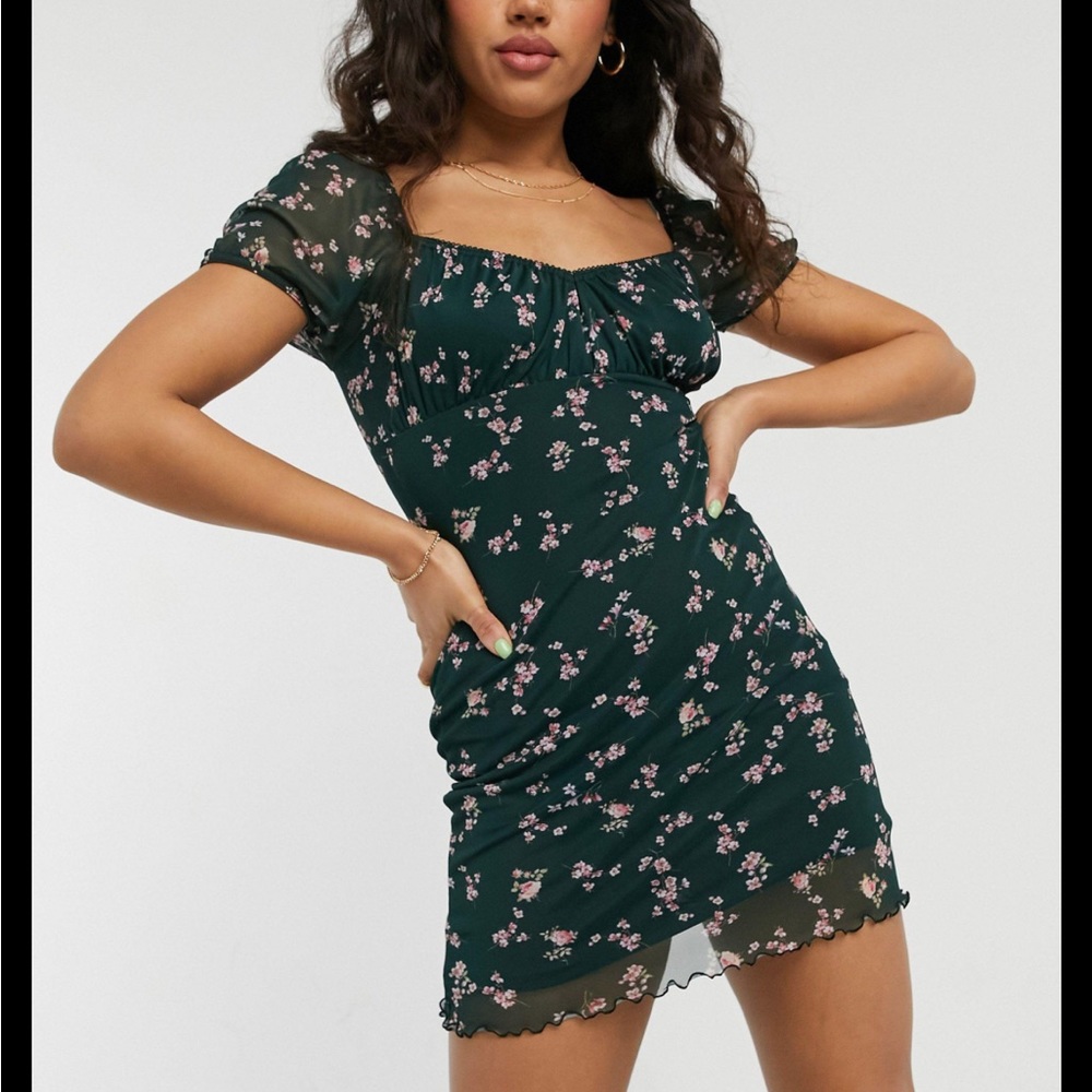 TOPSHOP Dress. Never worn. Pretty green off the shoulder floral mesh mini dress